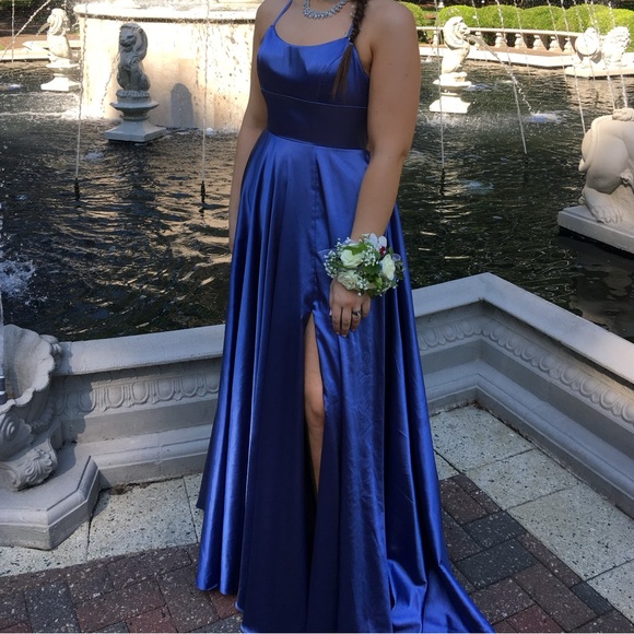 Beautiful blue strappy back Faviana formal. Size 6 - Picture 2 of 3